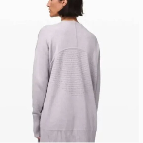 Lululemon Still Lotus Wrap - Reversible Heathered Silver Lilac / Heathered Frost - Picture 3 of 6